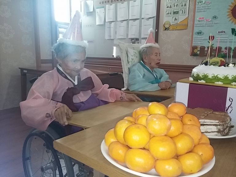 <어르신 생신잔치>