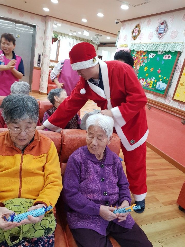 크리스마스 선물 증정
